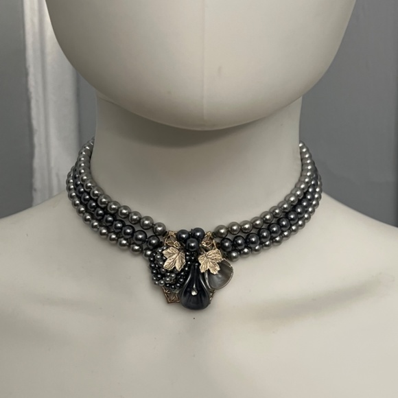 Vintage Gray & Silver Pearl 3 Strand Choker w/Filigree Grape Leaves Pendant - Picture 5 of 9